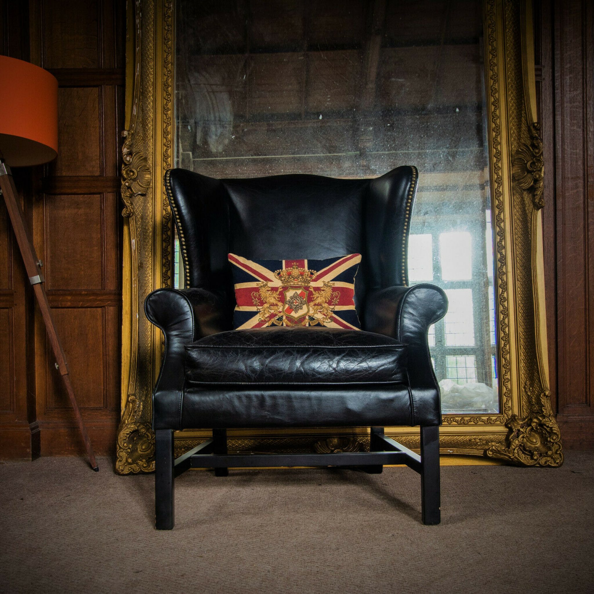 F501398 HALO DADDY DOWNING ANTIQUE BLACK LEATHER CHESTERFIELD LIBRARY