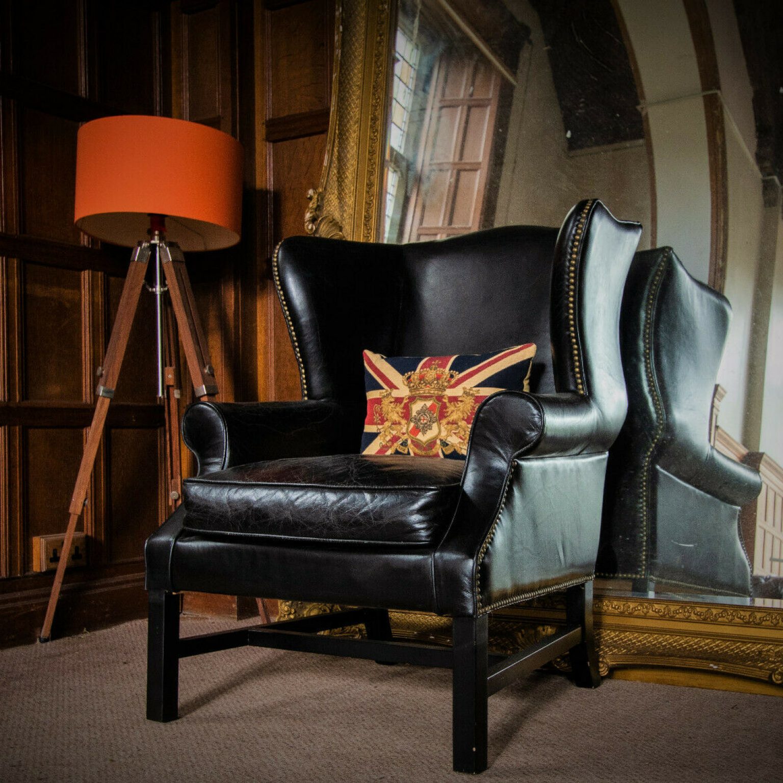 F501398 HALO DADDY DOWNING ANTIQUE BLACK LEATHER CHESTERFIELD LIBRARY