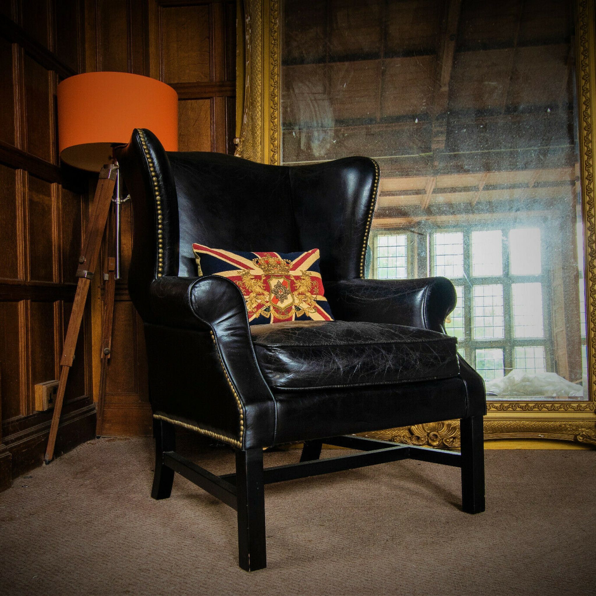 F501398 HALO DADDY DOWNING ANTIQUE BLACK LEATHER CHESTERFIELD LIBRARY